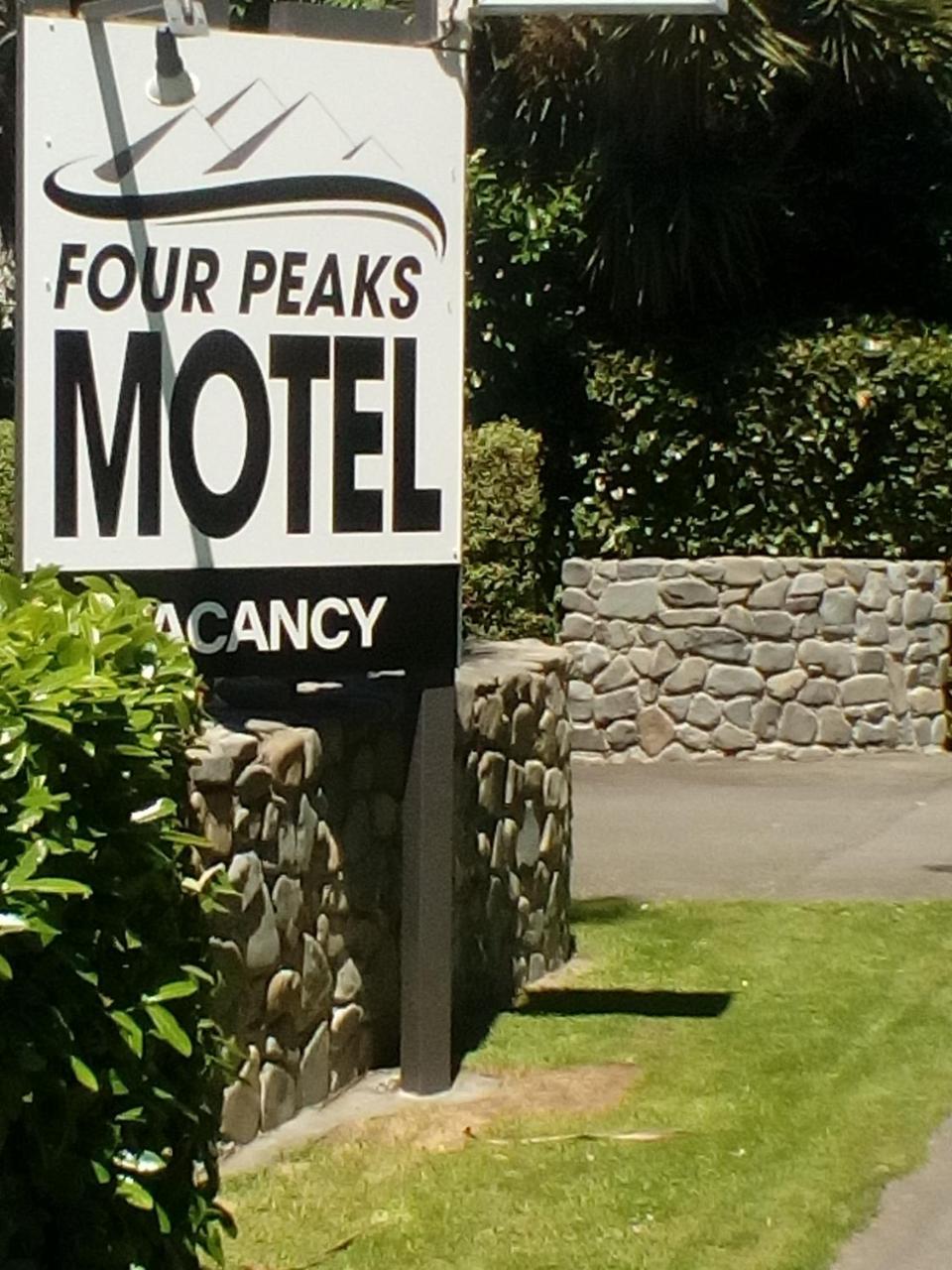 Four Peaks Motel Geraldine Exterior photo